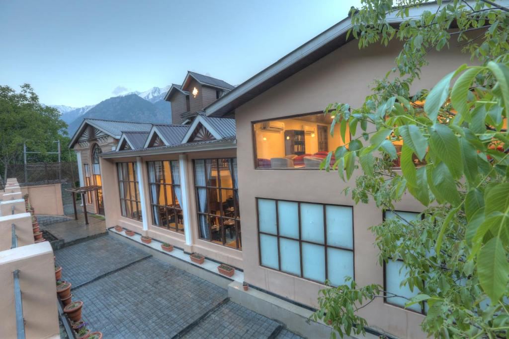 The Chinar Resort & Spa