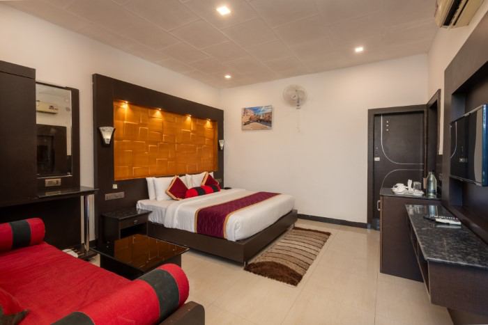 Jungle Camp Backwater Resort Hotel