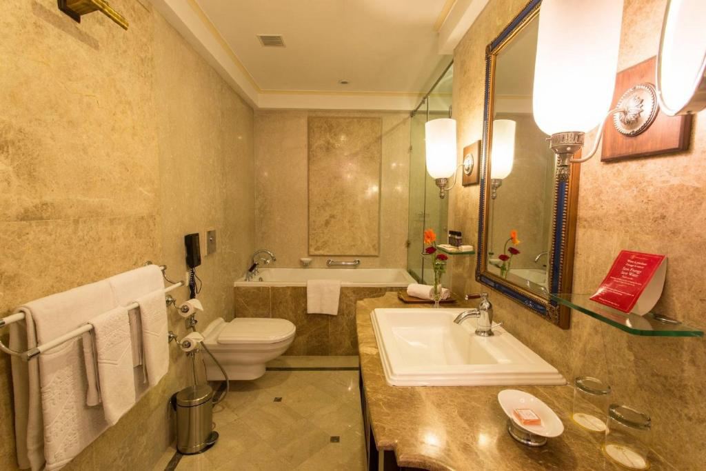 Taj Fateh Prakash Palace