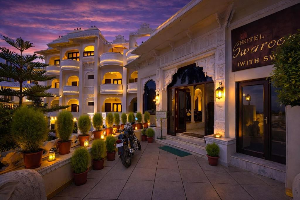 Swaroop Vilas - Lake Facing Boutique Hotel