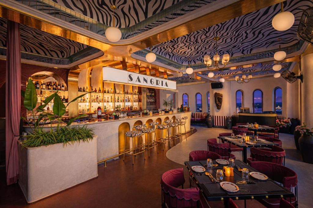 Swaroop Vilas - Lake Facing Boutique Hotel