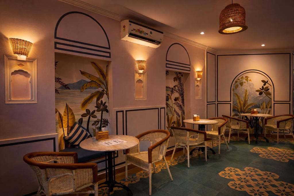 Swaroop Vilas - Lake Facing Boutique Hotel