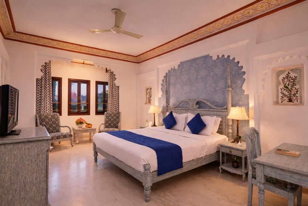 Swaroop Vilas - Lake Facing Boutique Hotel