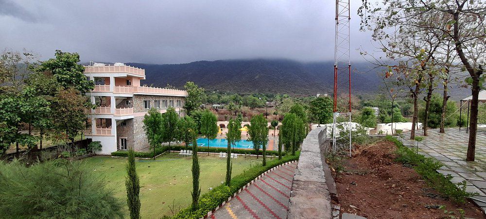 Kavish Holiday Hill Resort n Spa