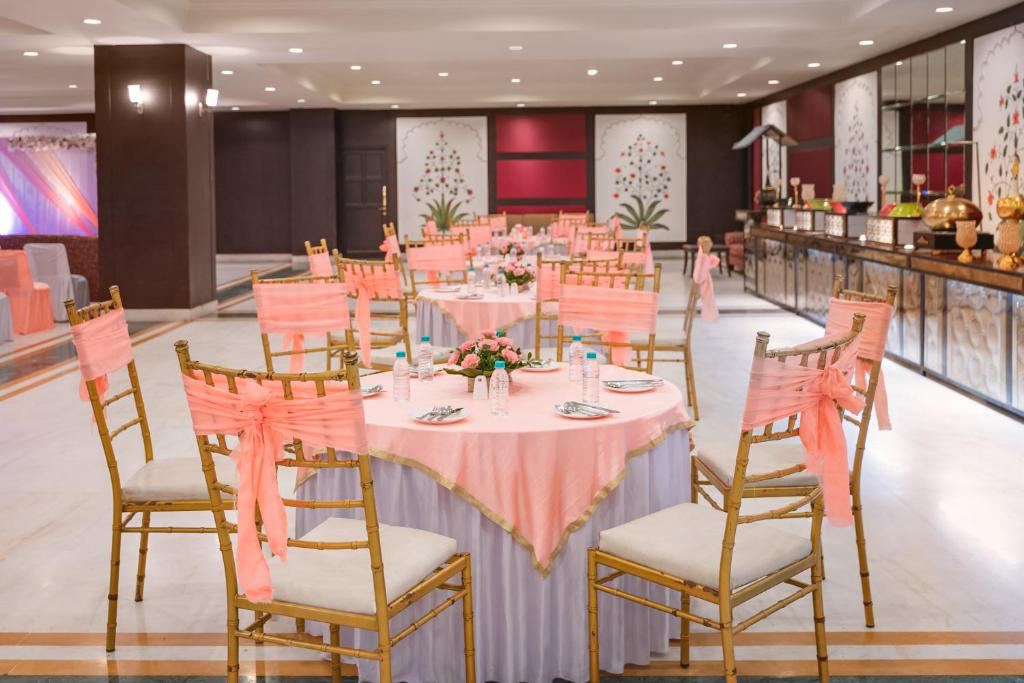 Shree Vallabh Vilas Lords Plaza