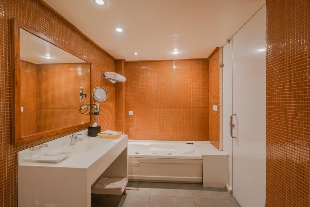 Bellmont Caves Resort and Spa, Corbett