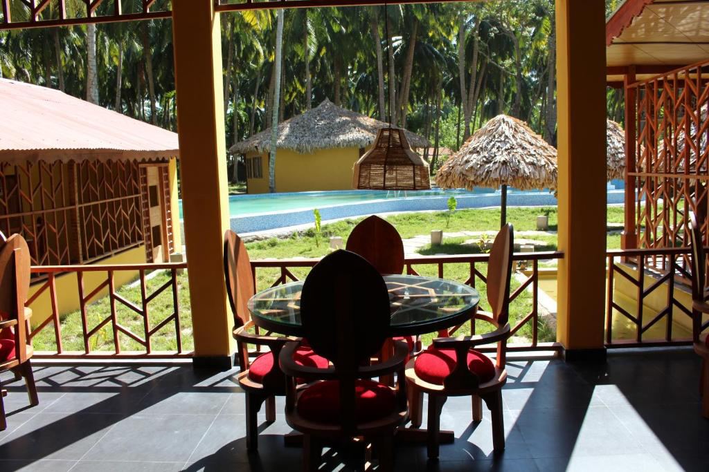 Silver Sand Beach Resort Neil