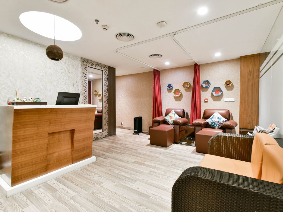 M crown Hotel