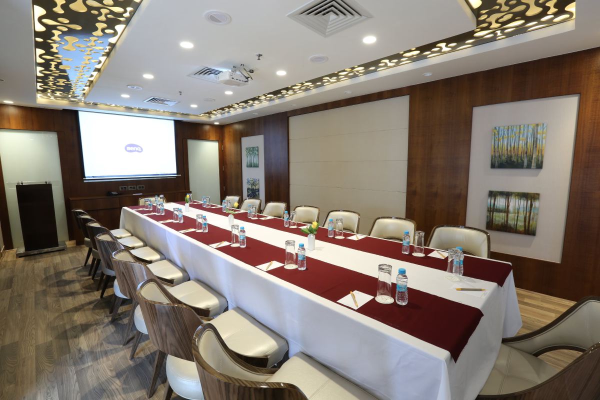 M crown Hotel