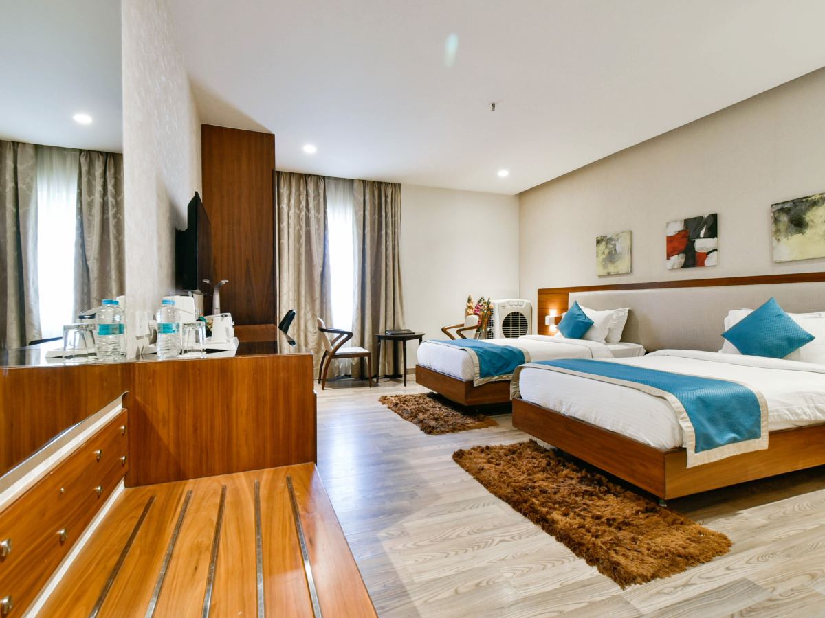 M crown Hotel