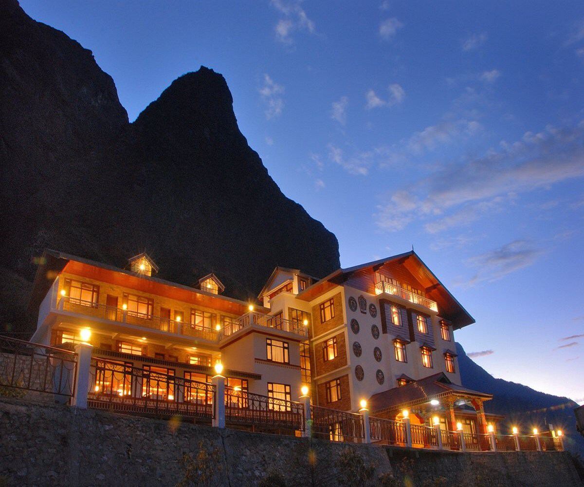 Yarlam Resort