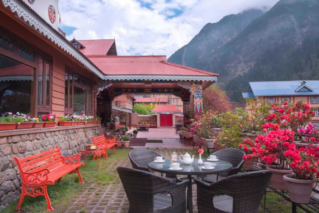 Yarlam Resort