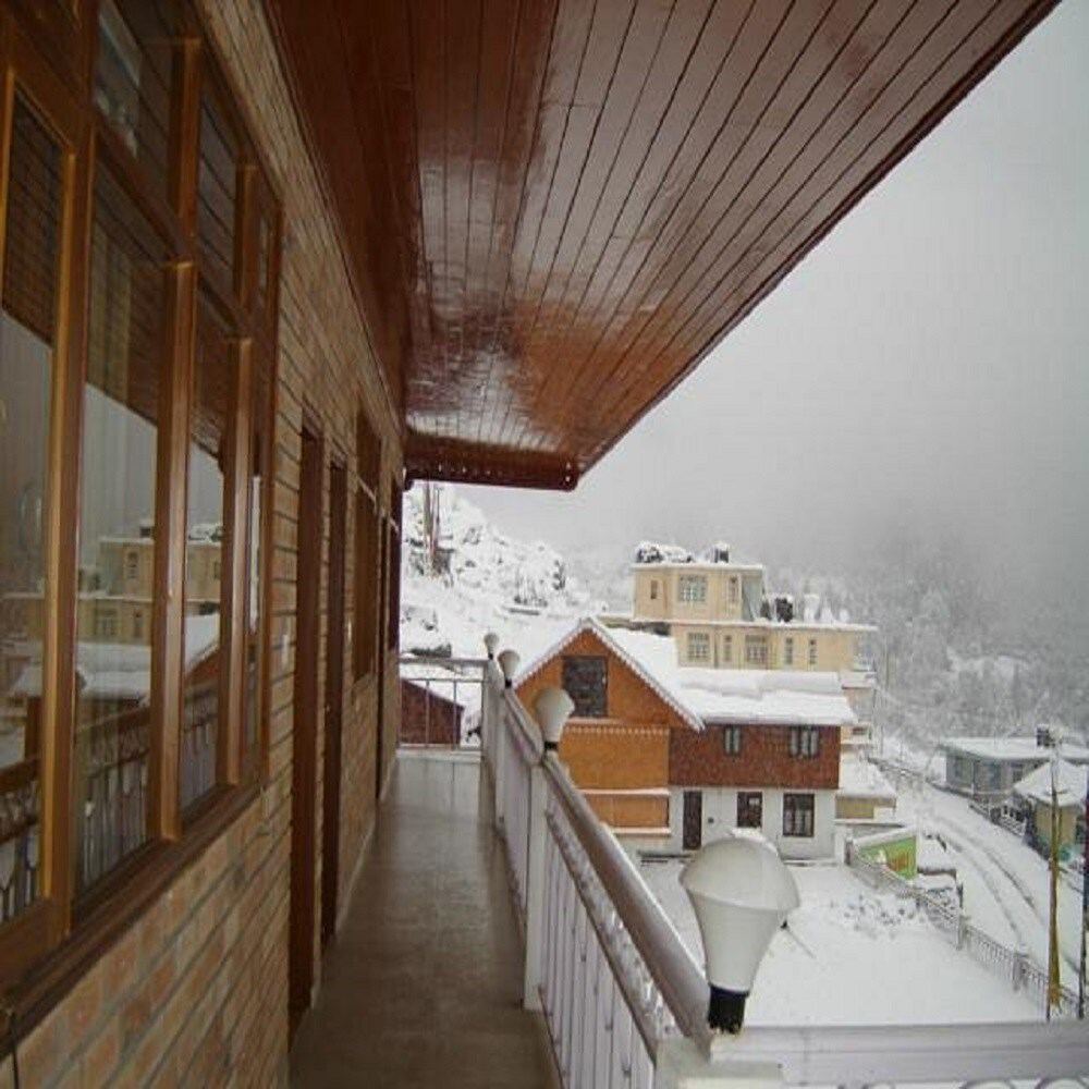 Yarlam Resort