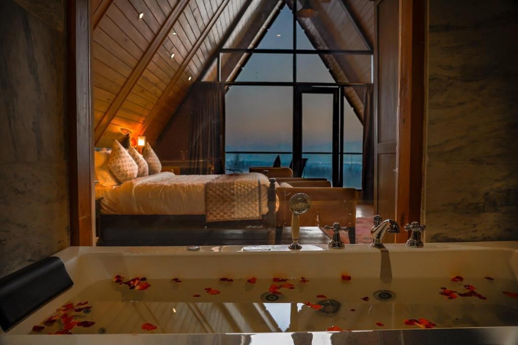 Hotel Rah Bagh - Luxury Boutique Hotel