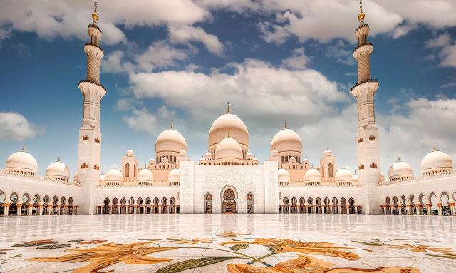 Grand Sheikh Zayed Mosque in Abu Dhabi, United Arab Emirates