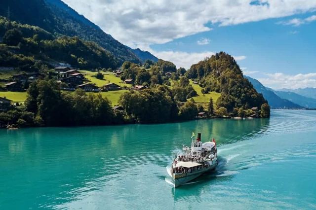 Lake Thun & Lake Brienz in Interlaken, Switzerland