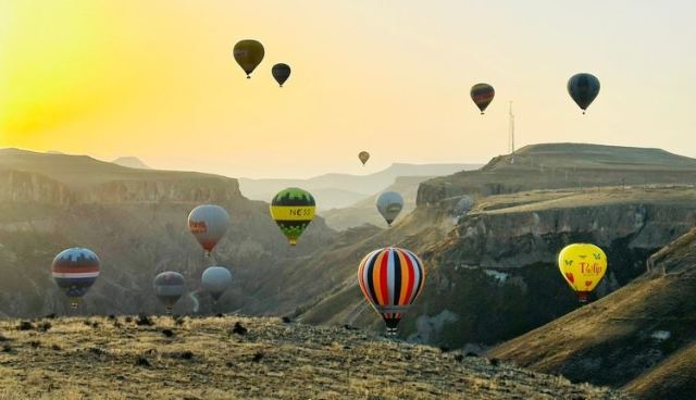 Hot Air Balloon Tour in Cappadocia, Turkey