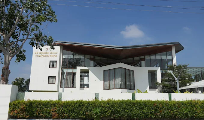 IJ Crowne Hotel