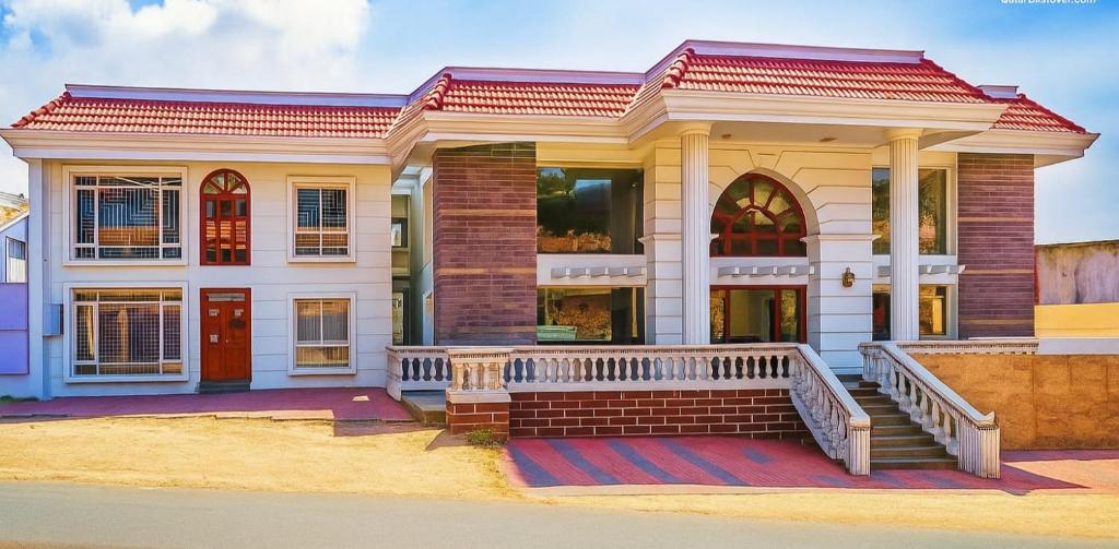 The Majestic Crown Hotel