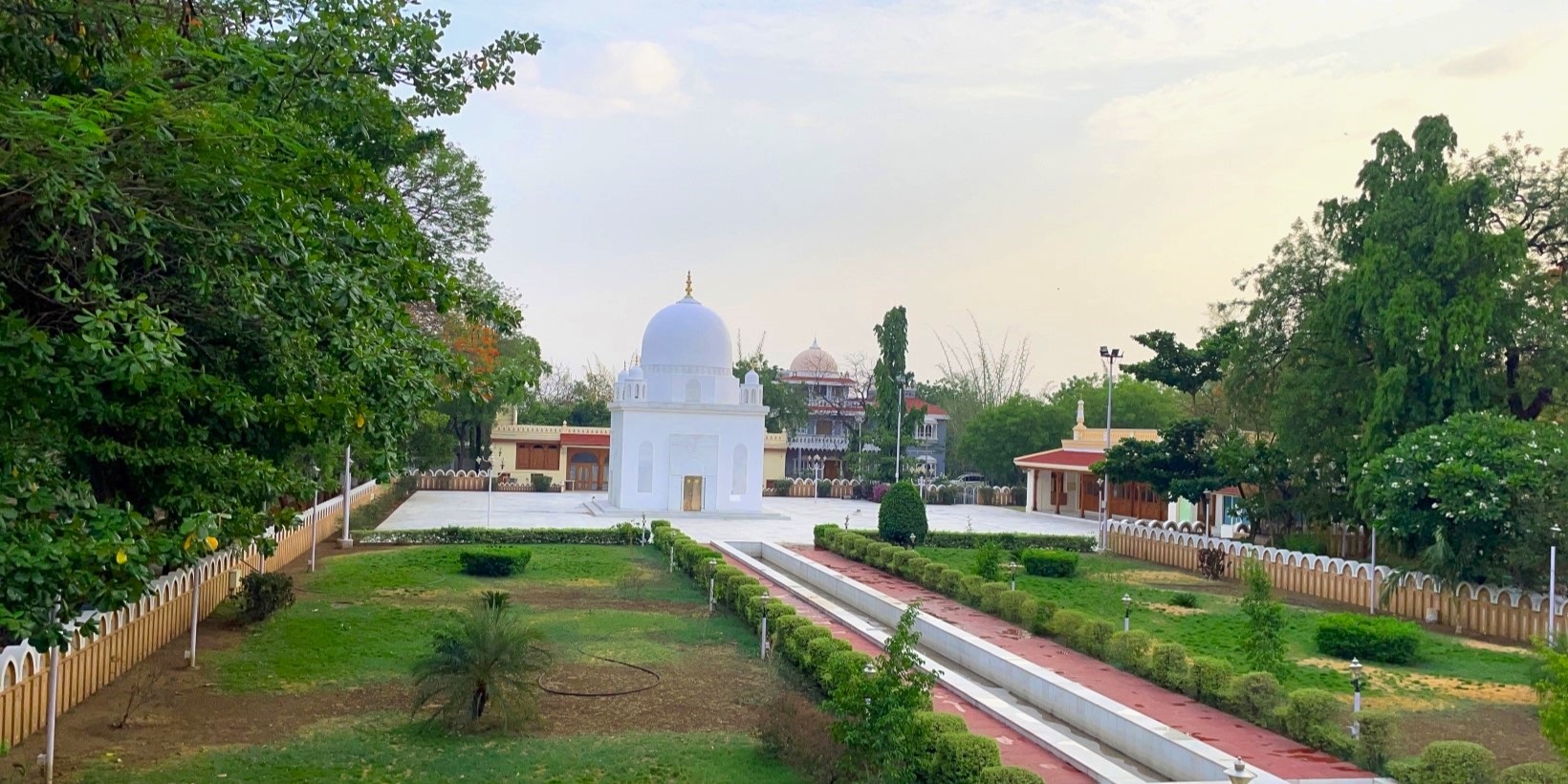 Mazar e Moulai Nooruddin Dongam