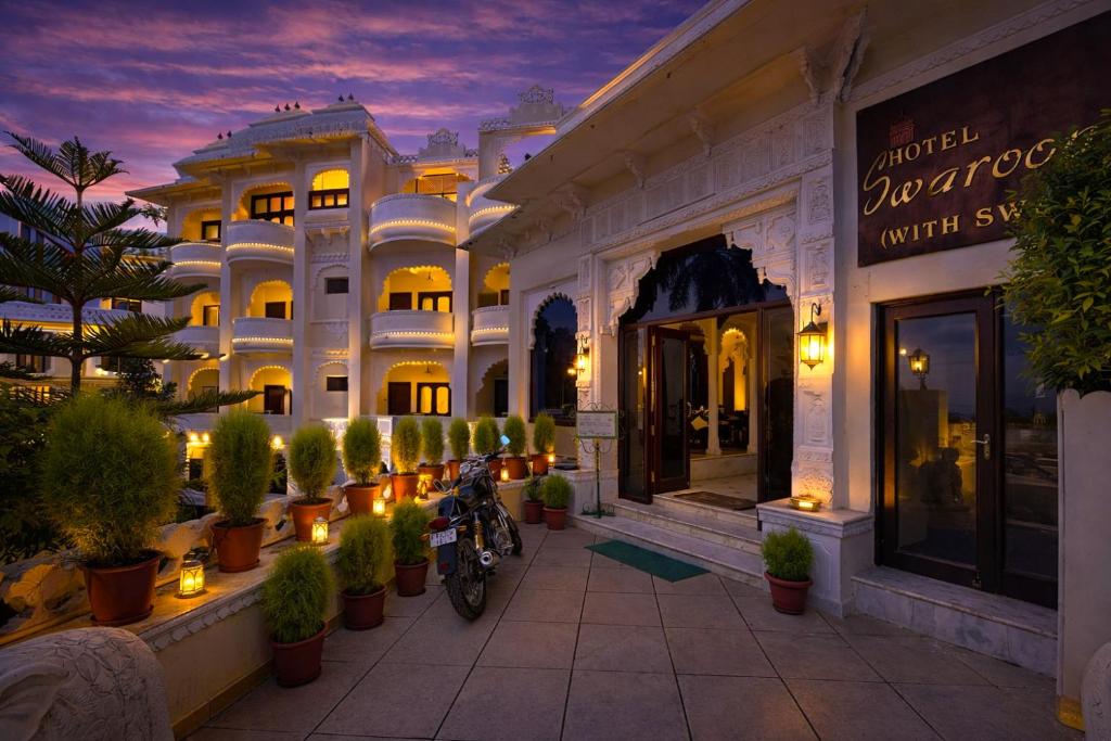 Swaroop Vilas - Lake Facing Boutique Hotel